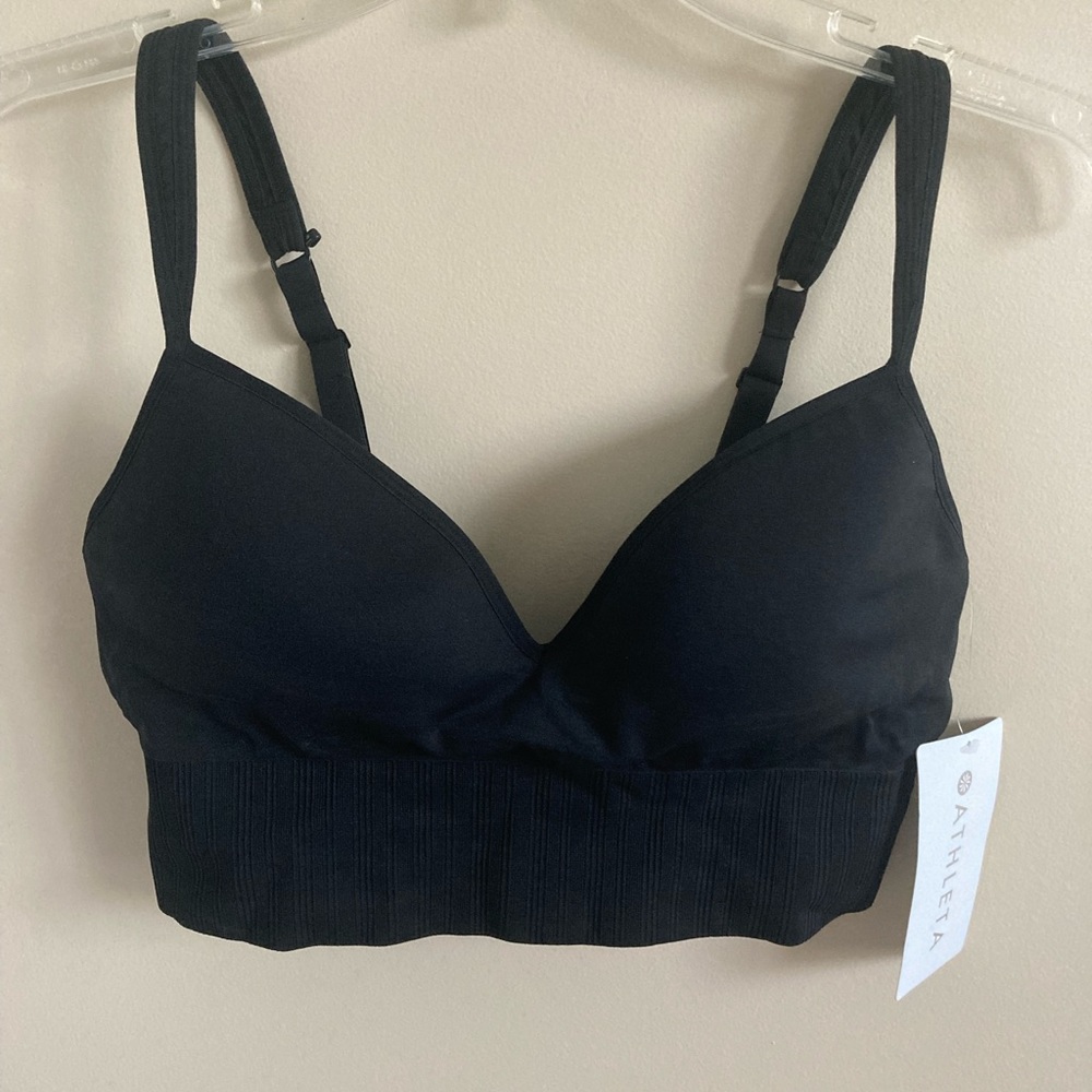 NWT-Athleta black Embrace bra, medium A-C